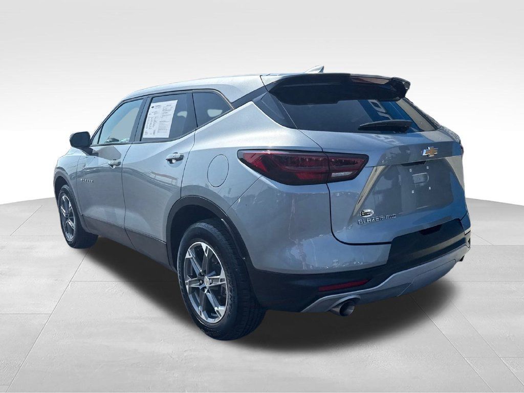 Used 2025 Chevrolet Blazer LT AWD/4WD image 3