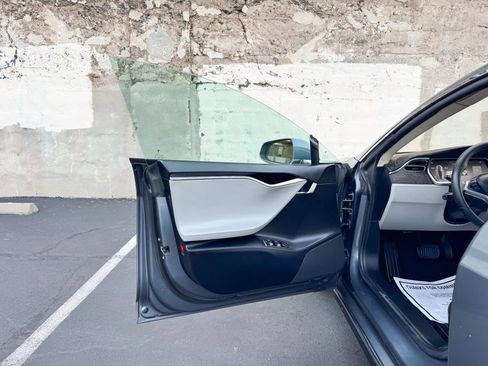 Used 2013 Tesla Model S image 20