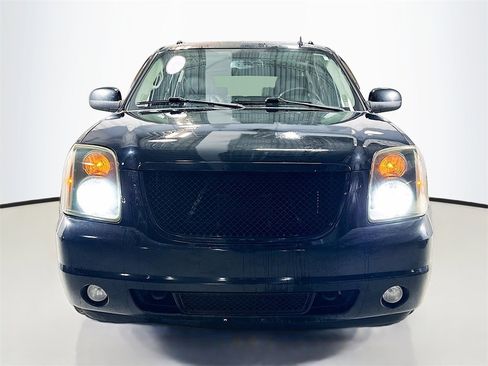 Used 2013 GMC Yukon XL Denali image 4