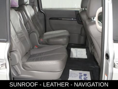 Used 2014 Kia Sedona EX w/ Navigation Package FWD image 24