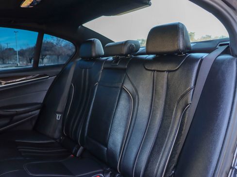 Used 2018 BMW 530i xDrive image 17