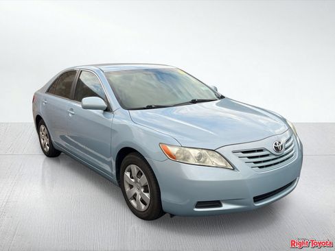 Used 2009 Toyota Camry LE FWD image 5