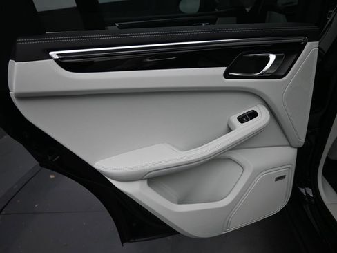 New 2025 Porsche Macan S image 21