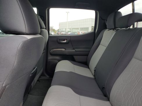 Used 2021 Toyota Tacoma TRD Sport image 12