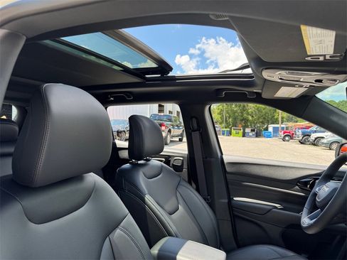 New 2025 Jeep Compass Limited w/ Sun & Sound Group image 16