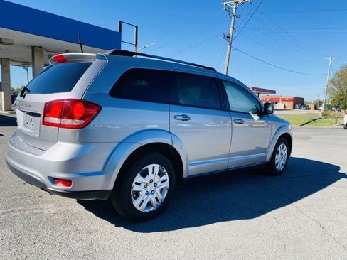 Used 2019 Dodge Journey SE image 7