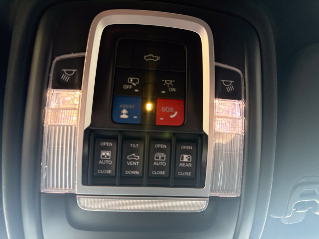Used 2024 RAM 1500 Laramie AWD/4WD image 18