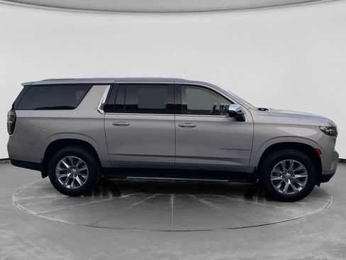 Used 2023 Chevrolet Suburban Premier AWD/4WD image 2