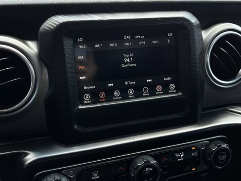 Used 2021 Jeep Wrangler Unlimited Sahara AWD/4WD image 18