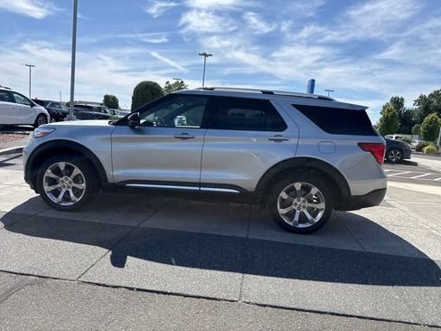 Used 2020 Ford Explorer Platinum w/ Premium Technology Package AWD/4WD image 12