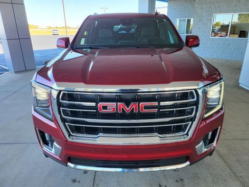 Used 2024 GMC Yukon XL SLT w/ SLT Luxury Package image 12