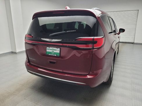 Used 2022 Chrysler Pacifica Touring-L FWD image 7