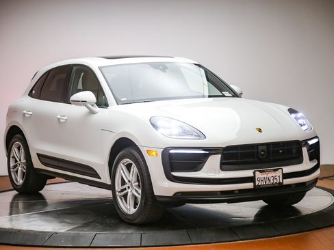 Certified 2023 Porsche Macan AWD/4WD image 9