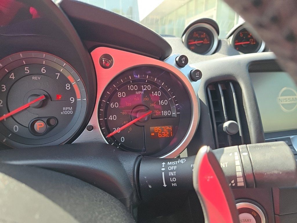 Used 2015 Nissan 370Z Touring RWD image 19