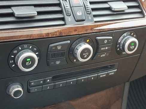 Used 2010 BMW 528i xDrive Sedan image 19