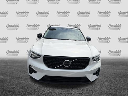 Certified 2025 Volvo XC40 B5 Ultra AWD/4WD image 3