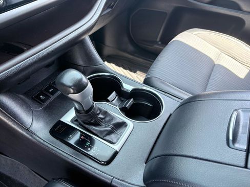 Used 2016 Toyota Highlander LE FWD image 9