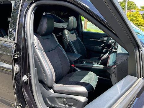 Certified 2025 Ford Explorer ST AWD/4WD image 7