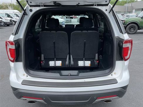 Certified 2018 Ford Explorer XLT FWD image 27