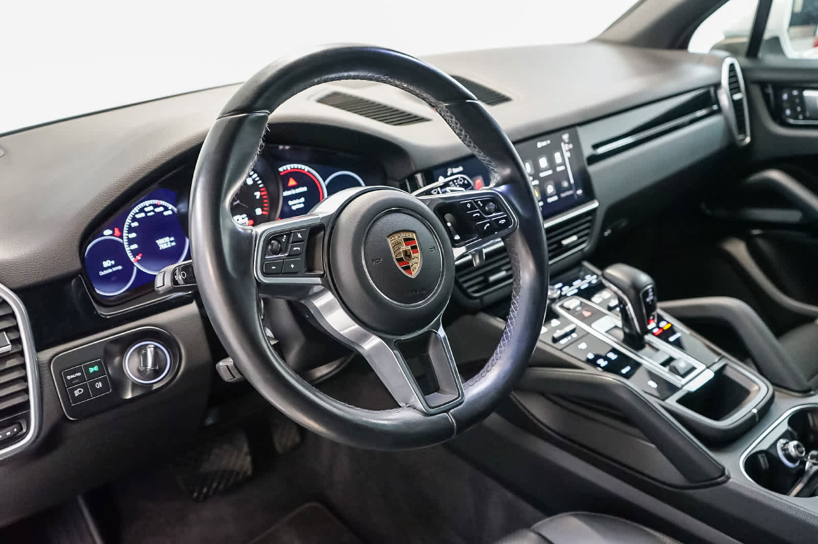 Certified 2023 Porsche Cayenne AWD/4WD image 4