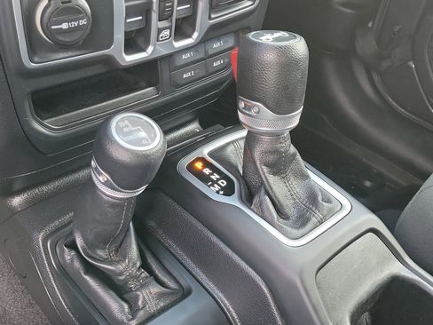 Used 2018 Jeep Wrangler Unlimited Sport S AWD/4WD image 28