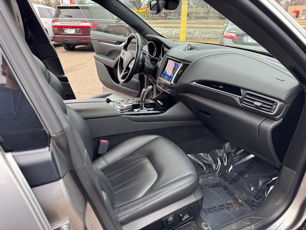 Used 2019 Maserati Levante AWD/4WD image 32