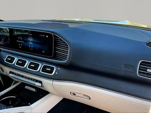 Used 2022 Mercedes-Benz GLS 450 4MATIC image 16