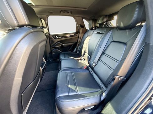 Used 2021 Porsche Cayenne S image 27