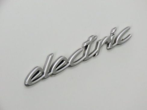 Certified 2024 Porsche Macan 4 Electric AWD/4WD image 13
