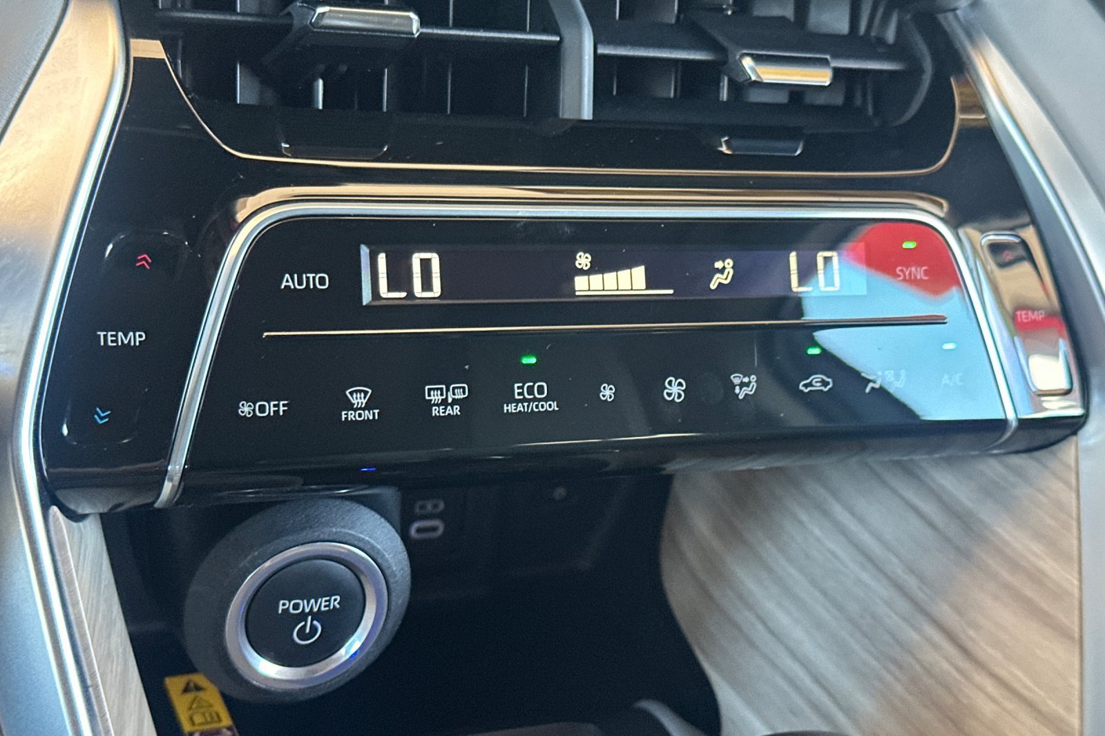 Certified 2024 Toyota Venza XLE AWD/4WD image 24