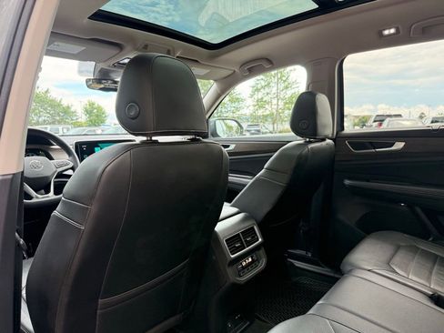 Used 2024 Volkswagen Atlas SEL AWD/4WD image 32