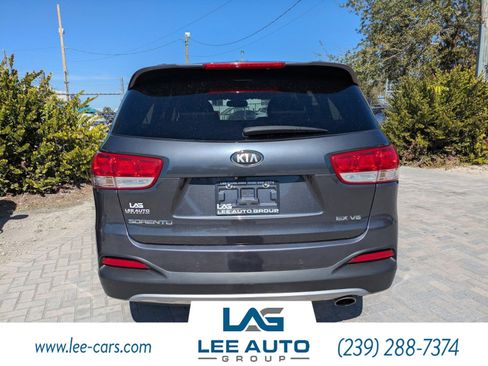 Used 2018 Kia Sorento EX image 4