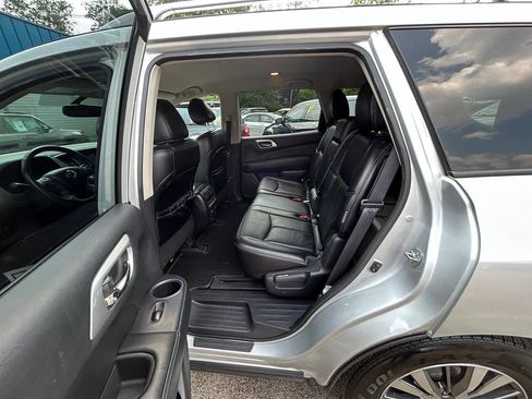 Used 2019 Nissan Pathfinder SL AWD/4WD image 8