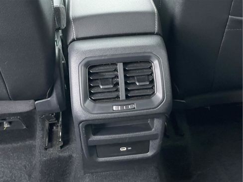 Used 2022 Volkswagen Taos SE image 16