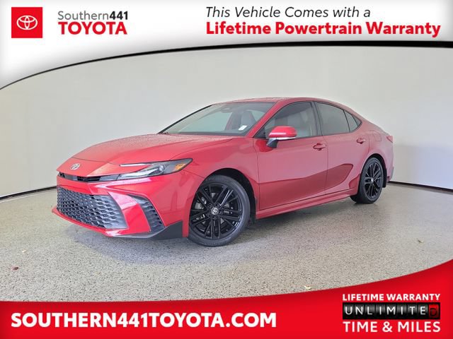 Used 2025 Toyota Camry SE FWD image 1