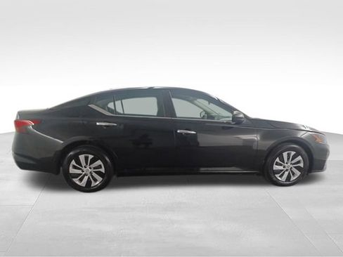 Used 2025 Nissan Altima 2.5 S FWD image 10