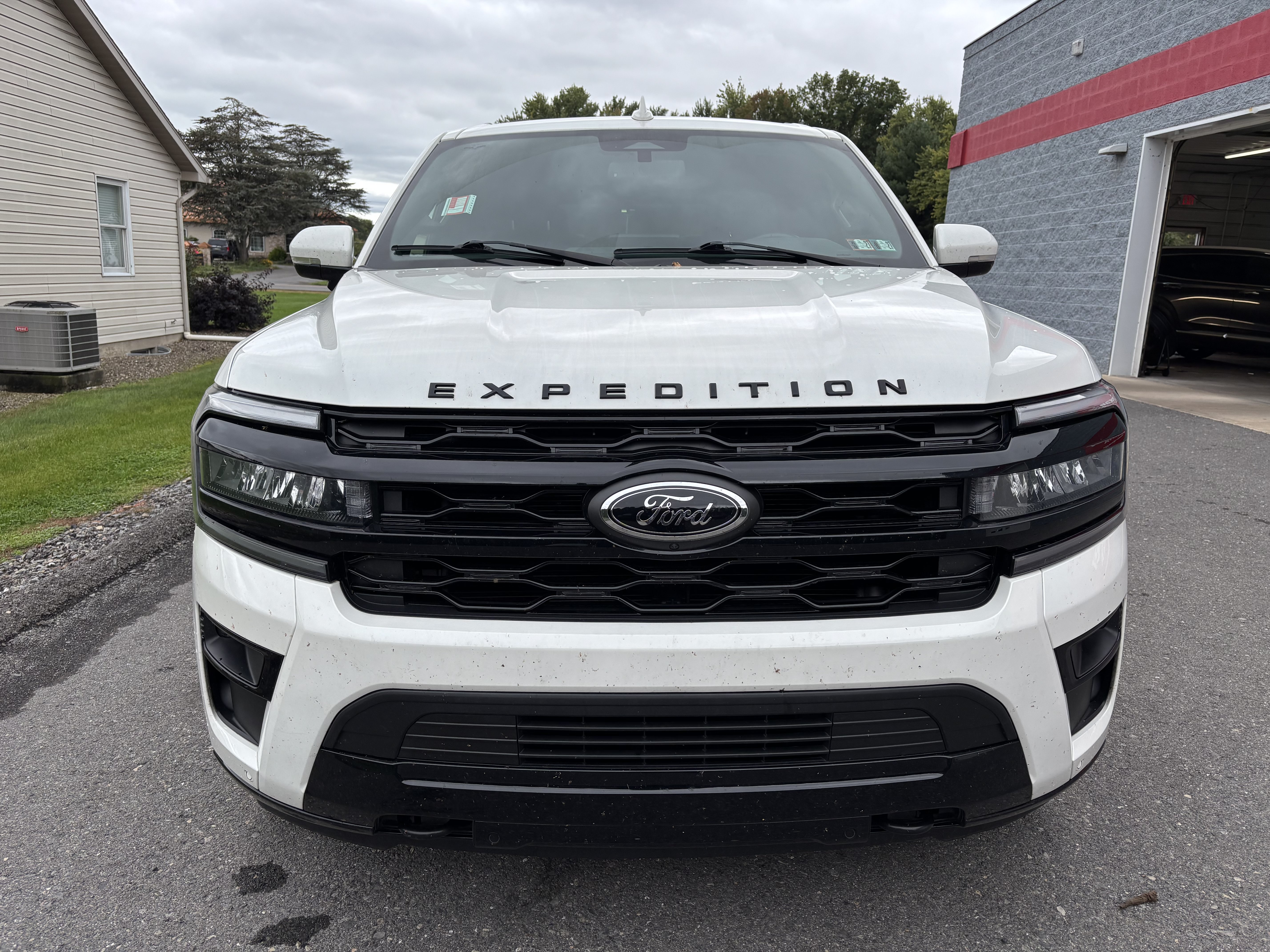 Used 2023 Ford Expedition Limited AWD/4WD image 8