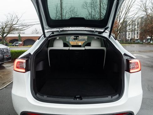 Used 2020 Tesla Model Y Long Range image 7