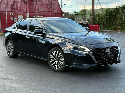Used 2023 Nissan Altima 2.5 SV FWD image 2