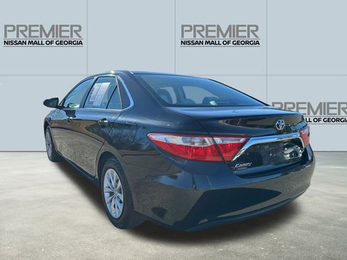Used 2017 Toyota Camry SE image 7