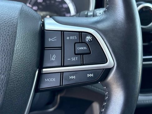 Used 2023 Toyota Highlander XLE AWD/4WD image 26
