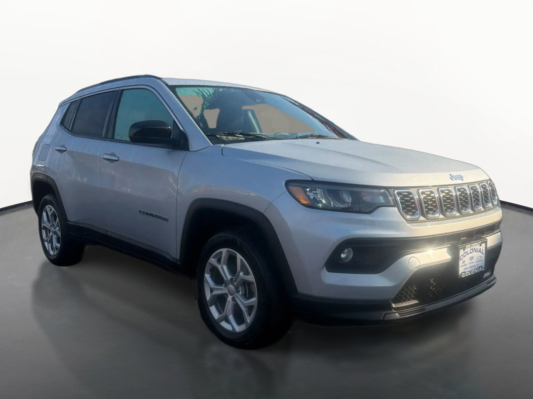 Used 2024 Jeep Compass Latitude AWD/4WD image 3