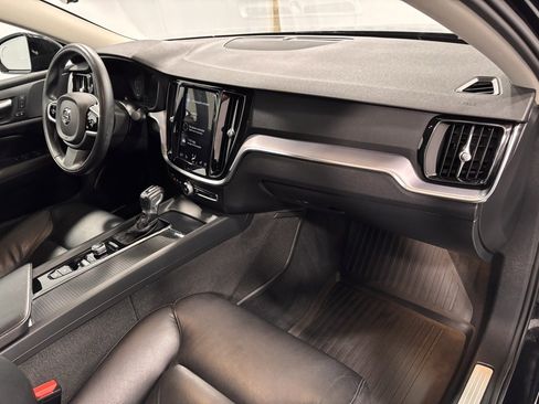 Used 2019 Volvo S60 T5 Momentum w/ Premium Package image 16