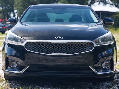 Used 2017 Kia Cadenza Premium w/ Luxury Package FWD image 19