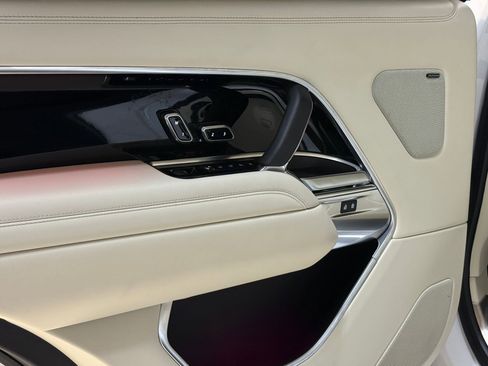 Used 2024 Land Rover Range Rover Long Wheelbase SE image 41