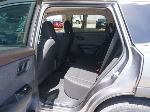 Used 2023 Nissan Rogue S image 12