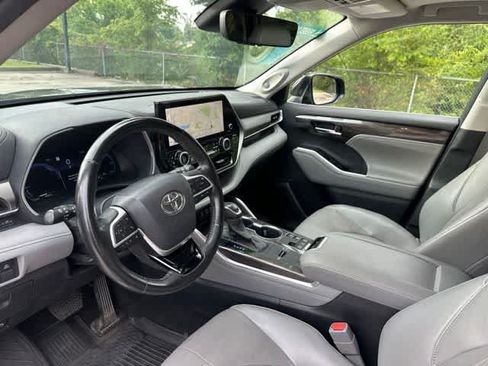 Used 2023 Toyota Highlander Limited AWD/4WD image 5