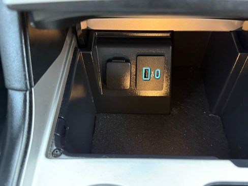 Certified 2022 Ford Explorer XLT image 25