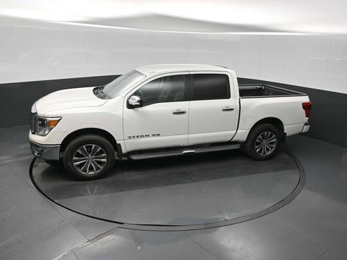 Used 2019 Nissan Titan SL image 18