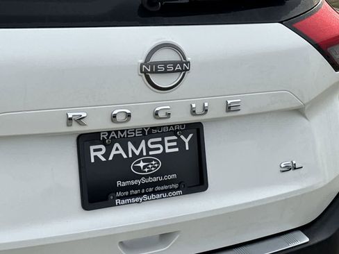 Used 2023 Nissan Rogue SL w/ SL Premium Package image 10